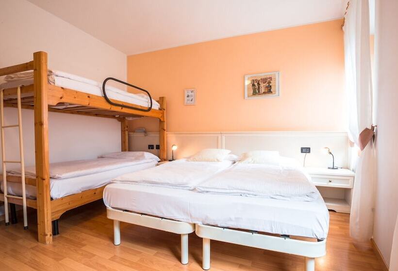 Четырехместный Номер Стандарт, Albergo Maggiorina