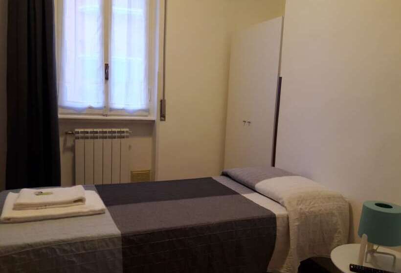 Camera Standard Bagno Condiviso, Brivio