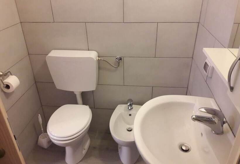 Camera Tripla Standard Bagno Condiviso, Brivio