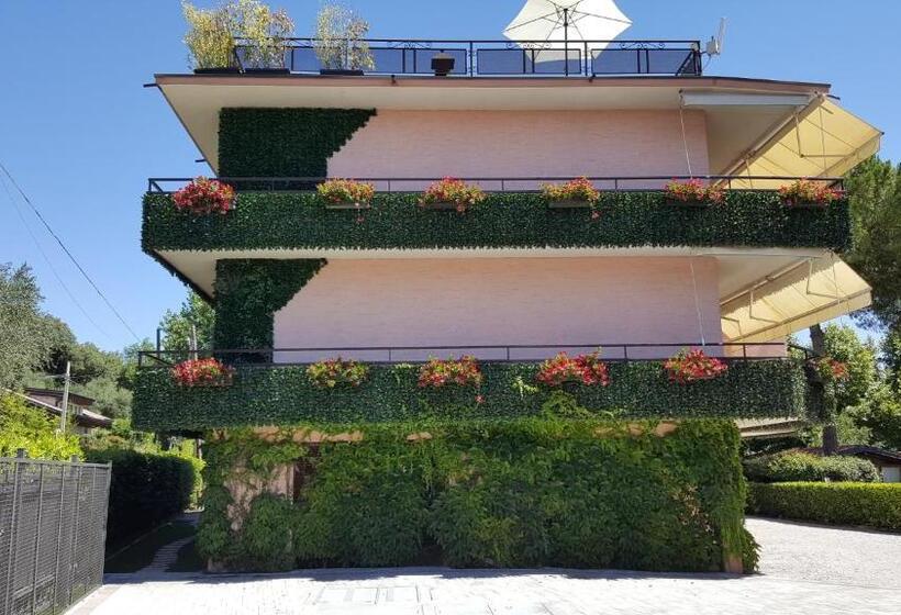 إستوديو قياسى مزودة بتراس, Residence Villalsole