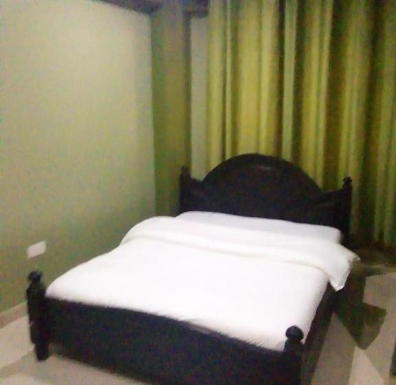 اتاق استاندارد یک نفره, Suzie Hotel Kampala Uganda