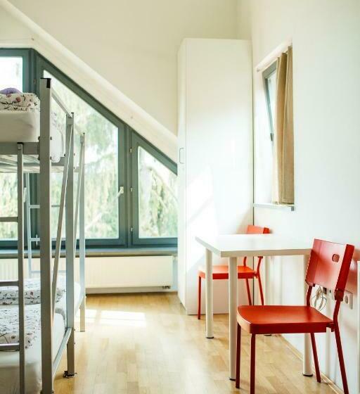 Łóżko we Wspólnym Pokoju, Cukrarna Guest Accommodation