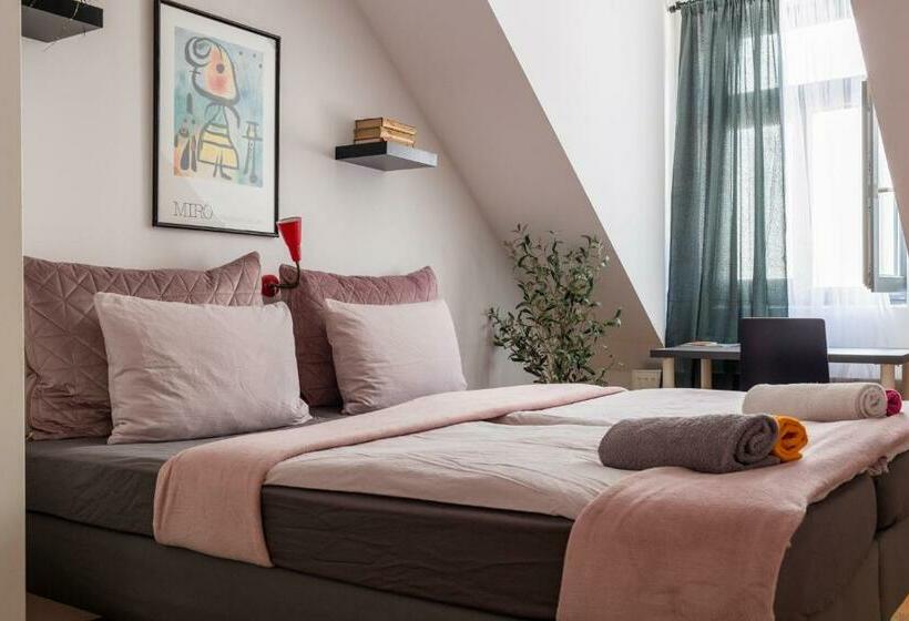 اتاق استاندارد با سرویس بهداشتی مشترک, Cukrarna Guest Accommodation