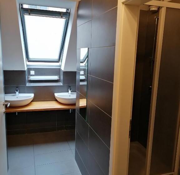 Pokój Standard Wspólna Łazienka, Cukrarna Guest Accommodation