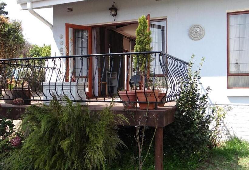 Номер Deluxe с Балконом, Art Gallery Guest House