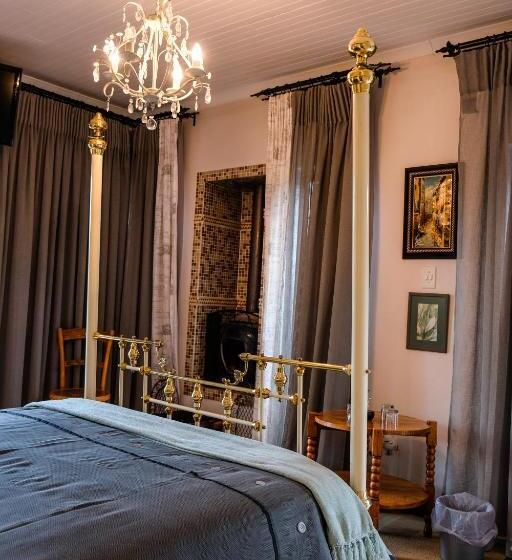 Номер Deluxe с Балконом, Art Gallery Guest House