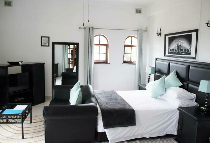 اتاق لوکس با بالکن و چشم‌انداز دریا, Fairway Guest Lodge