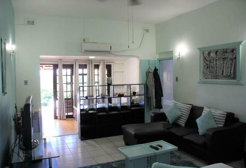 استودیو استاندارد با چشم‌انداز باغ, Fairway Guest Lodge