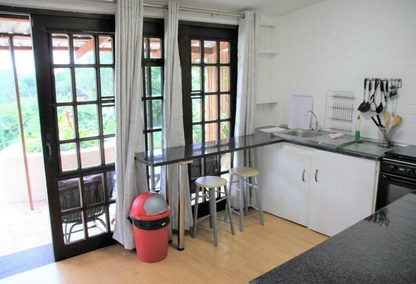 استودیو استاندارد با چشم‌انداز باغ, Fairway Guest Lodge