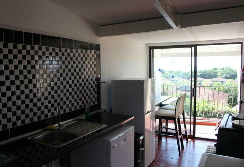 اتاق لوکس با بالکن و چشم‌انداز دریا, Fairway Guest Lodge
