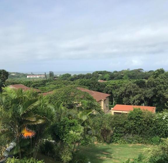 اتاق لوکس با بالکن و چشم‌انداز دریا, Fairway Guest Lodge