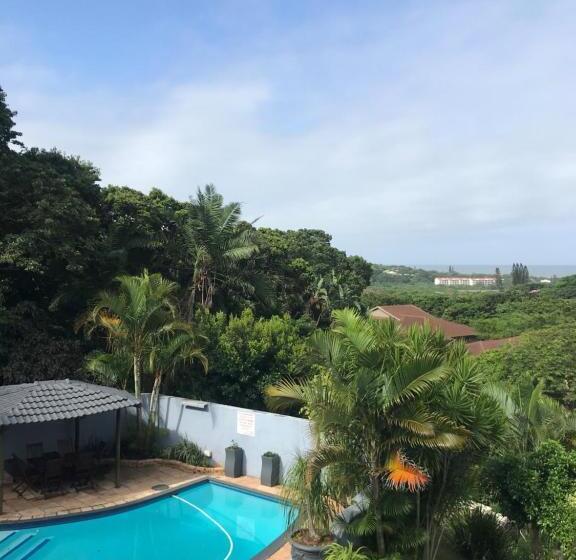 اتاق لوکس با بالکن و چشم‌انداز دریا, Fairway Guest Lodge