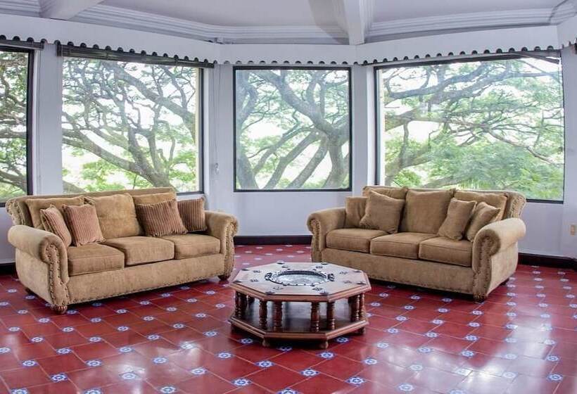 جناح ديلوكس, Rancho La Joya