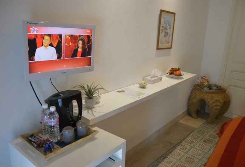 اتاق لوکس با تخت بزرگ, La Chambre Verte