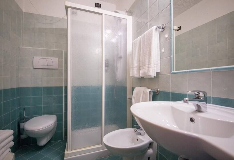 Economy Quadruple Room, Derby