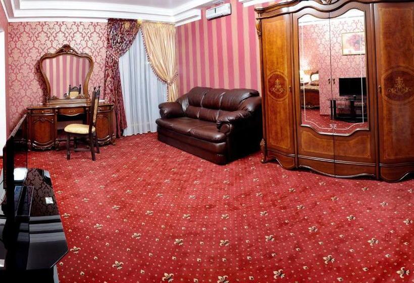 سوییت جونیور, Garden Hall