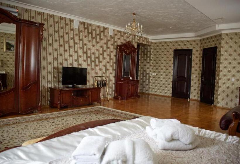 سوییت, Garden Hall