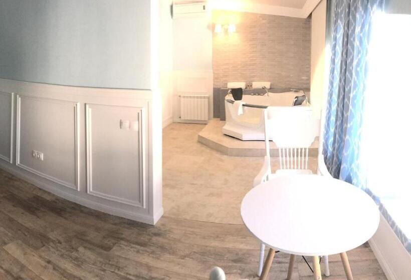 سوئیت جونیور با ماساژ آبی, Spa Hotel Myslyvskiy Dvir