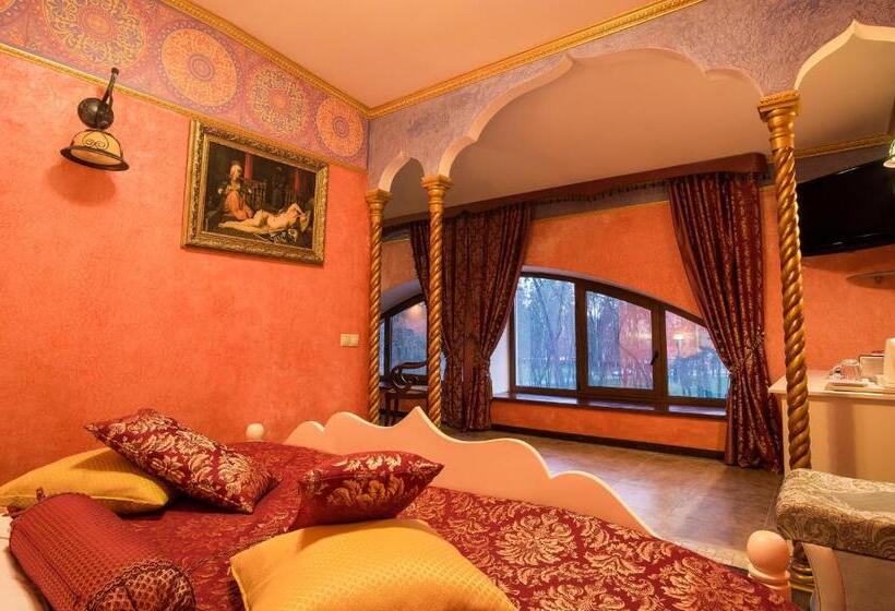 استودیوی لوکس, Spa Hotel Myslyvskiy Dvir