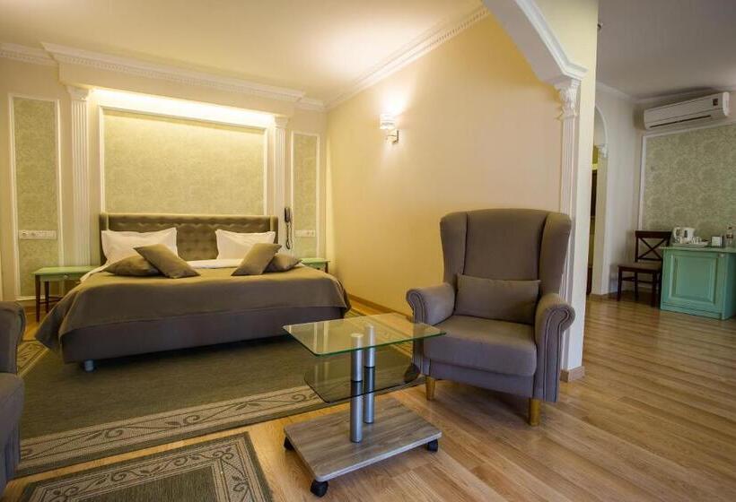 استودیوی لوکس, Spa Hotel Myslyvskiy Dvir