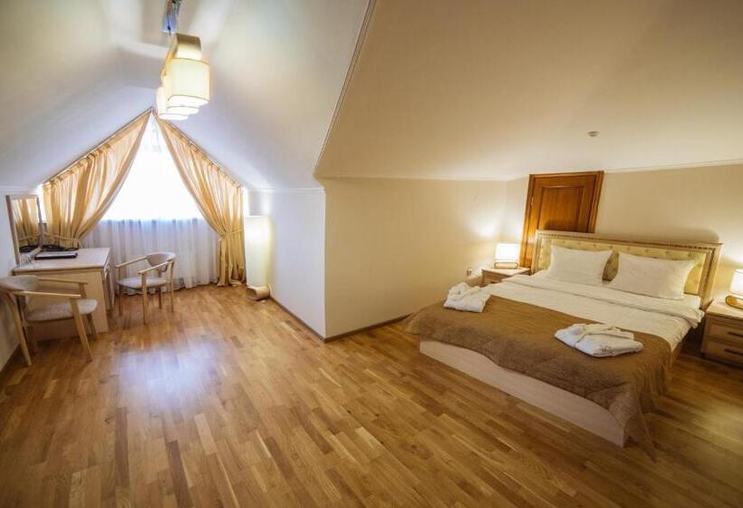 غرفة دور أخير, Svityaz Resort