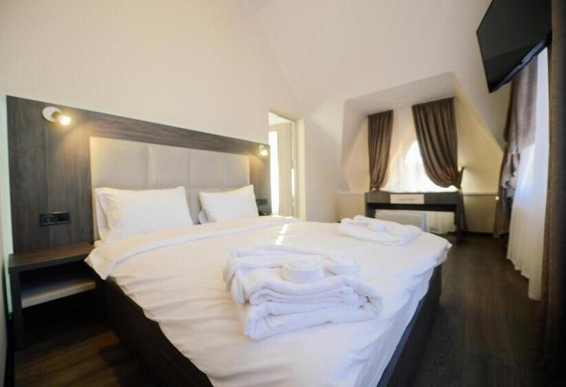 سوئیت جونیور خانوادگی, Svityaz Resort