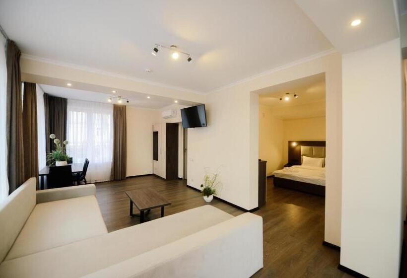 جناح جونيور عائلى, Svityaz Resort