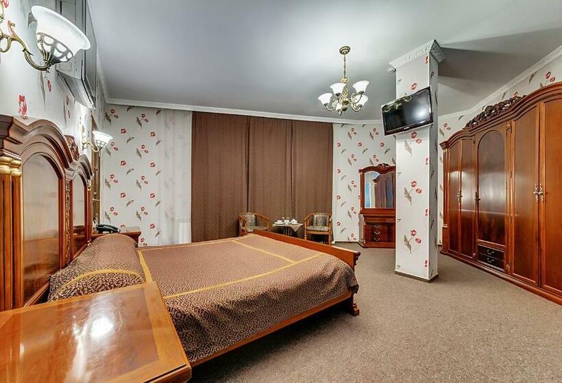 سوییت جونیور, Venecia Hotel & Spa