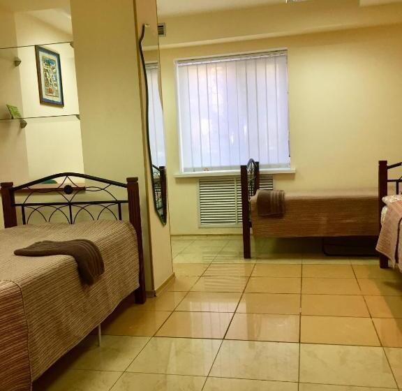 اتاق کلاسیک سه تخته, Westend Hostel Kyiv