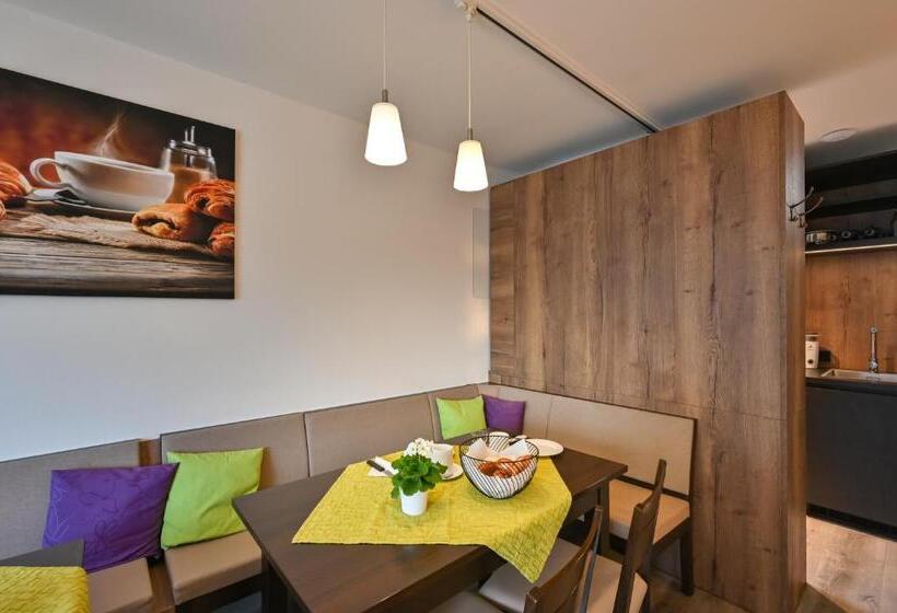 Quarto Deluxe, Gästehaus Stock Zimmer Bäumle