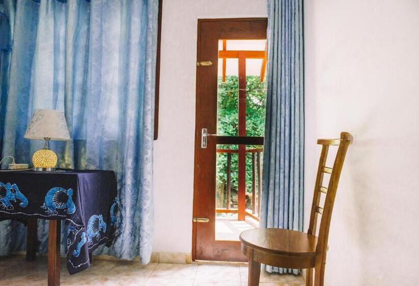 Номер Deluxe с Балконом, Kadolana Guest House