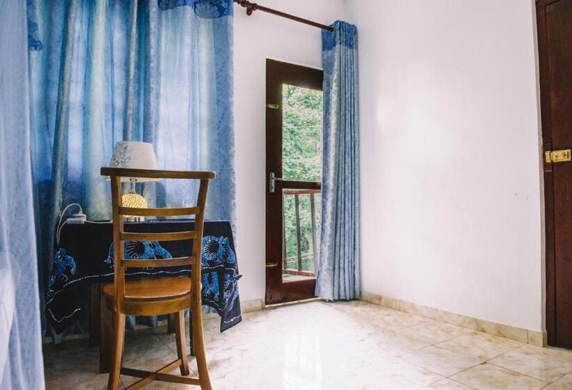 Номер Deluxe с Балконом, Kadolana Guest House