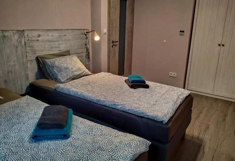 آپارتمان 1 خوابه, Motel Vega