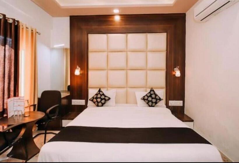 高级大房间, Mangal Residency Rooftop Pool