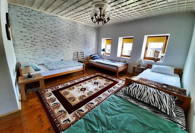 공동 객실, Kulla Dula Guesthouse