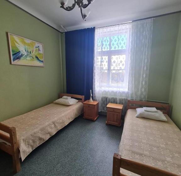 تختخواب در اتاق مشترک, Krimuldas Muiža