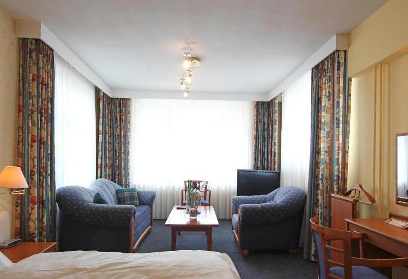 Полулюкс, Grand Hotel Monopole