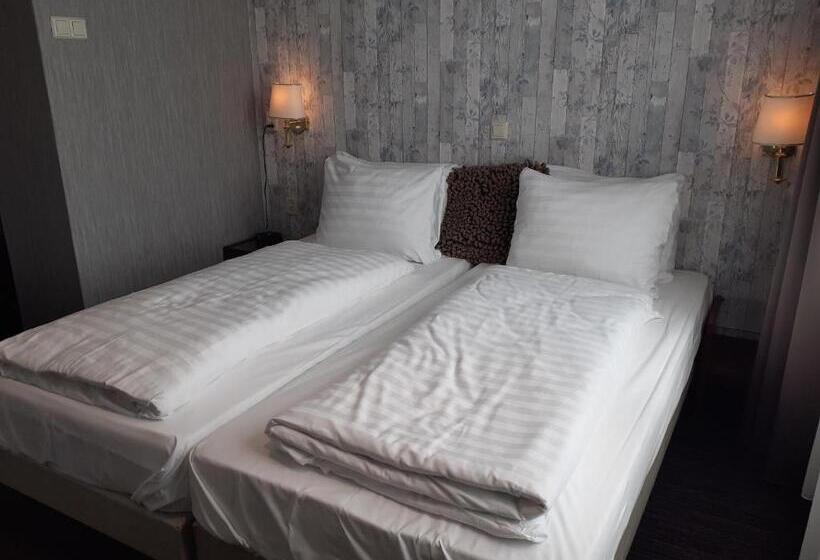 스탠다드 트리플 룸, Grand Hotel Monopole
