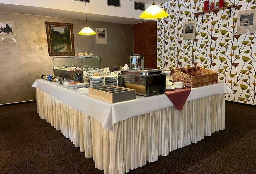 اتاق استاندارد سه نفره, Arnika