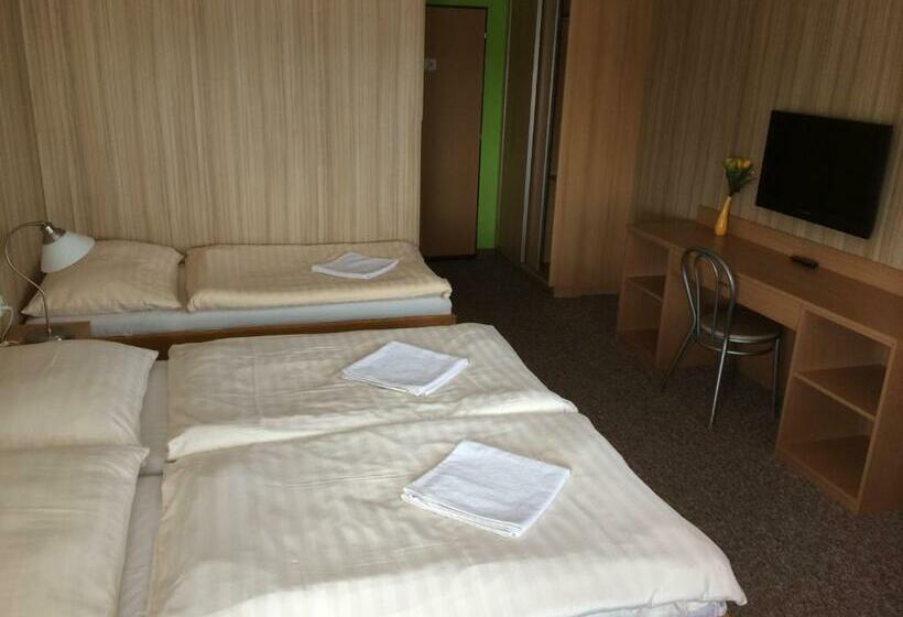 חדר סטנדרט לשלושה, Pohádka