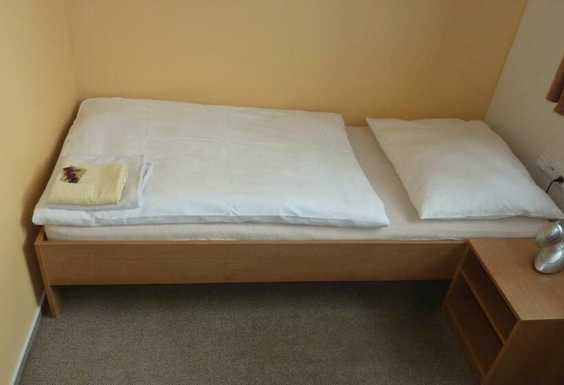 Standard Yhden Hengen Huone, Tht