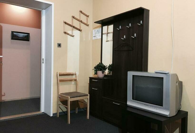اتاق استاندارد با سرویس بهداشتی مشترک, Maria Hostel