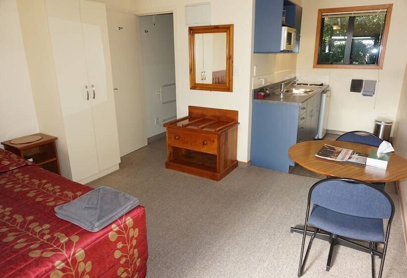 סטודיו סופריור, Geraldine Motels