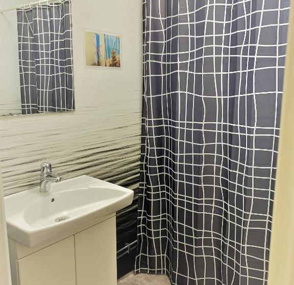 חדר סטנדרטי לארבעה עם חדר אמבטיה משותף, Hällefors Vandrarhem Hostel & Kanotcenter