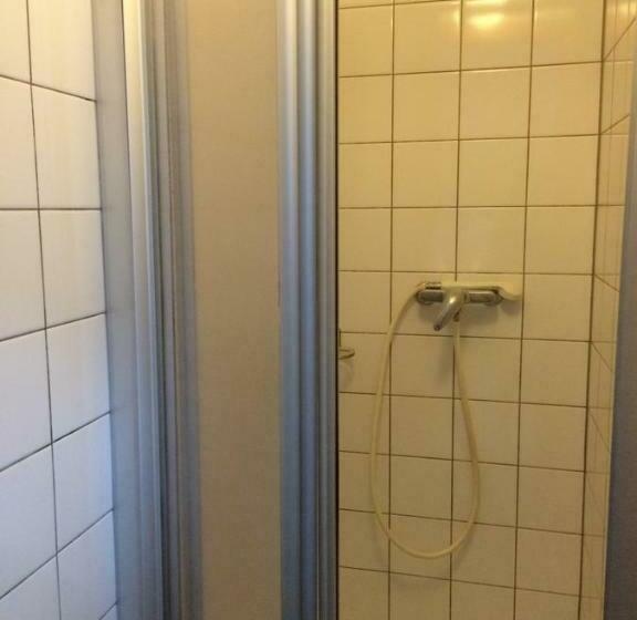 标准四人间共用浴室, Gruppenhaus Rosy   Hostel