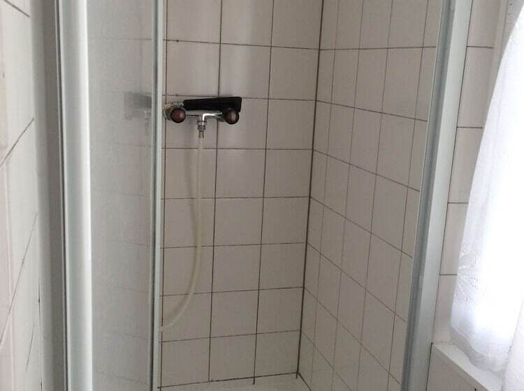 标准四人间共用浴室, Gruppenhaus Rosy   Hostel