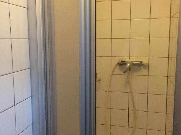 家庭房间共用浴室, Gruppenhaus Rosy   Hostel