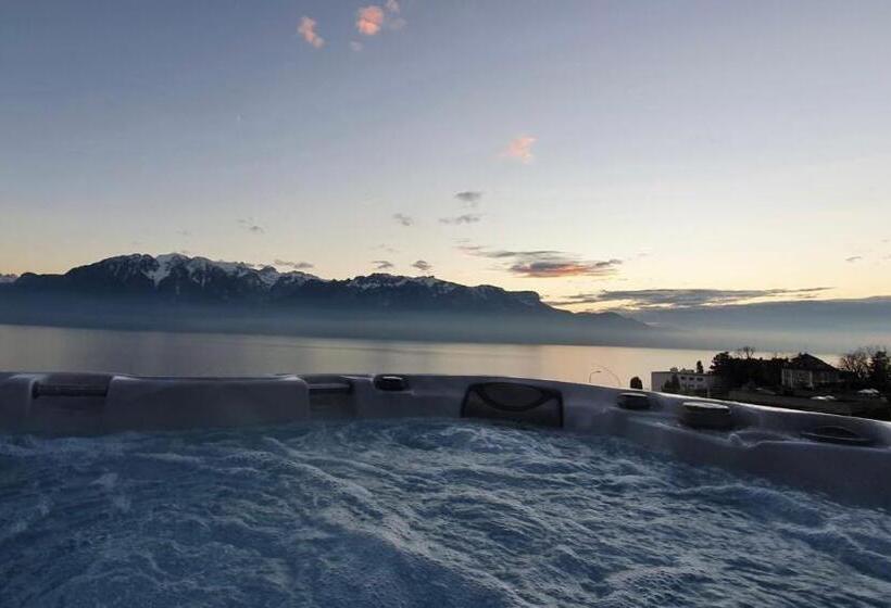 Номер Стандарт Вид на Озеро, Corseaux Beach