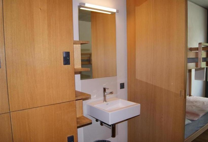 共用房间的床, Interlaken Youth Hostel