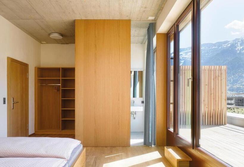 标准间带阳台, Interlaken Youth Hostel